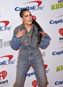     halsey021217BZNimage14.jpg