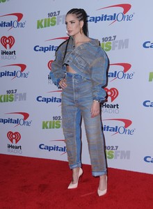     halsey021217BZNimage19.jpg