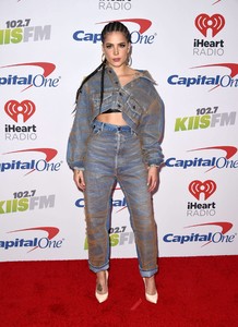     halsey021217BZNimage24.jpg