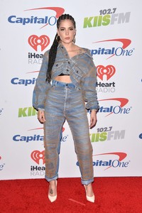     halsey021217BZNimage31.jpg