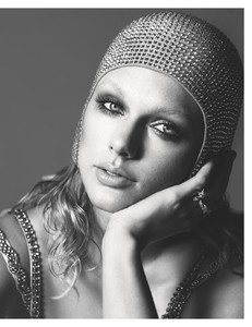     tswift071217BZNimage6.jpg