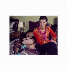 67706_Versace_Ver87o2001_cat_phStevenMeisel_09_IvanPineda_122_672lo.thumb.jpg.55c58f07d27e82c9b0cafcf02a88e46a.jpg