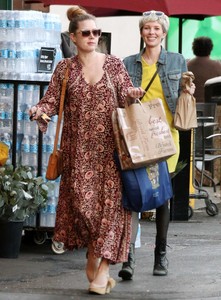 Amy-Adams_-Shopping-with-a-friend--01.jpg