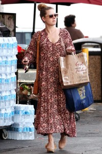 Amy-Adams_-Shopping-with-a-friend--06.jpg