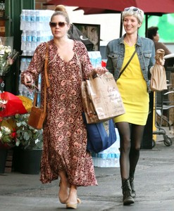 Amy-Adams_-Shopping-with-a-friend--08.jpg