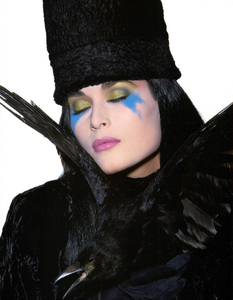 Bailey_Vogue_Italia_November_1985_15.thumb.png.780629bae0d4dd0eae68c4070eedd5bb.png