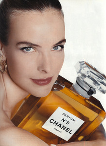 Carole-Bouquet-Chanel-1993-01.thumb.jpg.cc4d241cf2691200f3eeb67df6fee340.jpg