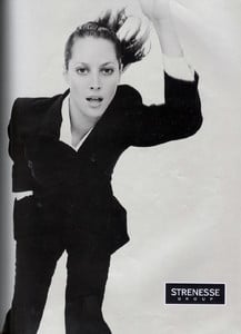 Christy-Turlington-Strenesse-1994-01.thumb.jpg.4ae17ff92fc7d95d87f7402fe9980255.jpg