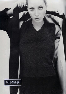 Christy-Turlington-Strenesse-1994-04.thumb.jpg.cda5dbb0c08b21ad9f07dae19ea7f066.jpg