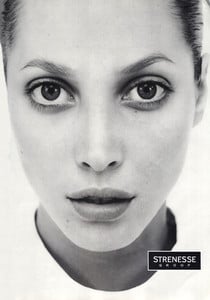 Christy-Turlington-Strenesse-1994-05.thumb.jpg.404a28b218cba597fa99d58b9adbb7f0.jpg