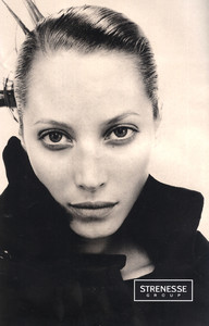 Christy-Turlington-Strenesse-1994-09.thumb.jpg.194268fcfa11abcb7937627d15f9239e.jpg