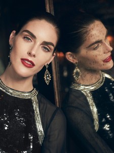 Hilary-Rhoda-Lord-Taylor-Fall-2017-02.thumb.jpg.873dedd25beae01e81c9d0ffe78f56f9.jpg