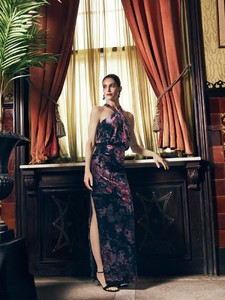 Hilary-Rhoda-Lord-Taylor-Fall-2017-03.thumb.jpg.8b467ea81ea0a479398e770def82e8cf.jpg