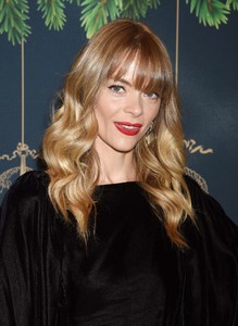 Jaime-King_-Brooks-Brothers-Holiday-Celebration--06.thumb.jpg.cf950b3299e823ba3eb5ceaacd05ac13.jpg