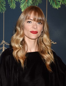 Jaime-King_-Brooks-Brothers-Holiday-Celebration--07.thumb.jpg.15e5137b23a9f2438f4e351e5fe3dd8d.jpg