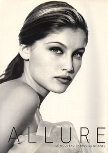 Laetitia-Casta-Chanel-1997-01.thumb.jpg.b8cabb0f69caadd904008a9600d0a543.jpg