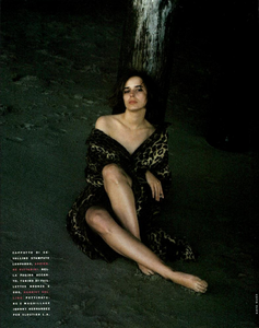 Maser_Vogue_Italia_December_1989_09.thumb.png.3349d38ae611e8832b89ca98adbc8860.png