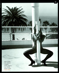 Meisel_Vogue_Italia_December_1989_18.thumb.png.ca1ee9257c6ec192e2addeff8babdd46.png