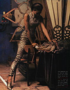 Ritts_Vogue_Italia_December_1989_03.thumb.png.ce3da8eccc47cca80e96e9415b8cff63.png