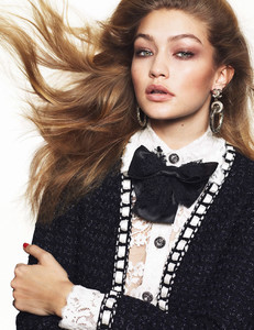 Vogue_Paris-March_2016-Gigi_Hadid-by-Mert_and_Marcus-01.thumb.jpg.b62d0bc1f4c6b8aa796833723068b225.jpg