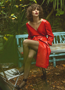 Vogue_Paris-March_2016-Irina_Shayk-Steffy_Argelich-by-Mert_and_Marcus-04.thumb.jpg.f29b8a32b802ecc1ac5d835c44f4ca72.jpg