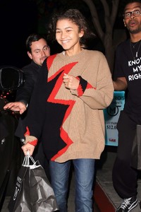 Zendaya-at-Mastros-restaurant--08.jpg