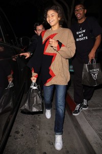 Zendaya-at-Mastros-restaurant--14.jpg