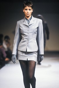 azzedine-alaia-fw-1990-4.thumb.JPEG.f0d174f898031da2be8f9e8b2a4d3333.JPEG