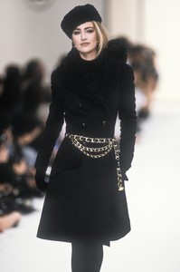 chanel-fw-1991-3.thumb.jpg.e1cb367dce11daaa30a7c0a685566e51.jpg