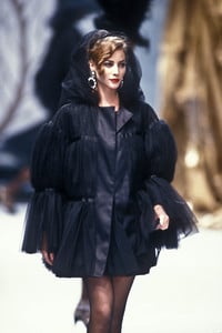 chanel-hc-fw-1991-1.thumb.JPEG.745bd91cf79e22a69e7df52d706d7e71.JPEG