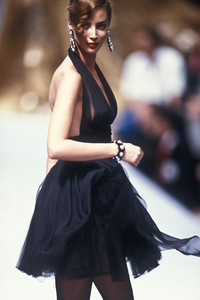 chanel-hc-fw-1991-9.thumb.JPEG.c52c2ba4e2dfc17b236ec257a51f1fa8.JPEG