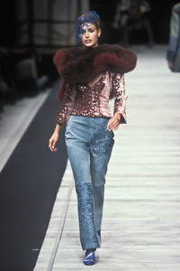 christian-lacroix-fw-1997-3.thumb.jpeg.b585a48e85881ea5354a0c86a74f6a88.jpeg