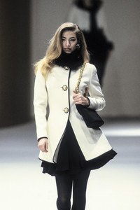 genny-fw-1992-4.thumb.jpg.71bdac4ec866148a5a2910d3d3941c23.jpg