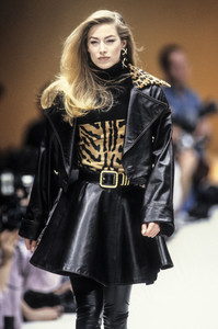 genny-fw-1992-5.thumb.jpg.dfb866706f611867b2809fff7ee51063.jpg