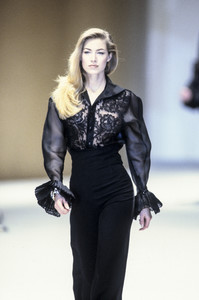 genny-fw-1992-7.thumb.jpg.f3c000d7b4a2f7c479c0bcb32c1f50f6.jpg