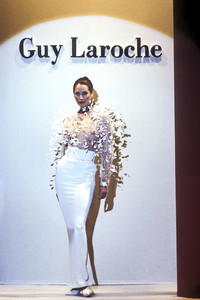 guy-laroche-hc-ss-1993-11.thumb.jpg.05dc07032bf87bd2223b8488cc5f6242.jpg