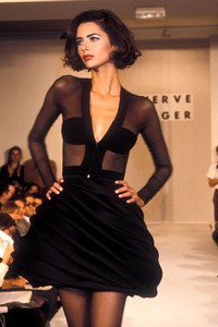 herve-leger-ss-1992-4.thumb.JPEG.273926f9f8af242a54d707e26acc49b4.JPEG