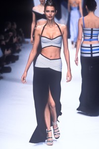 herve-leger-ss-1997-10.thumb.jpg.6f06f462c1b71198bf673d5f0e77c9e4.jpg