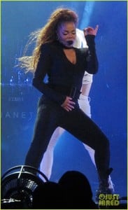 janet-state-world-tour-02.jpg