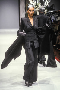 jean-louis-scherrer-hc-fw-1997-1.thumb.jpeg.20fb099f58c31d19fd0d054810dee842.jpeg