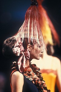 jean-paul-gaultier-ss-1992-12.thumb.JPEG.0bb0a438ed8d02a5f601801063f43523.JPEG