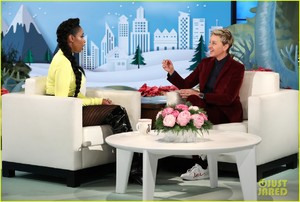 jennifer-hudson-tells-ellen-she-starts-decorating-for-christmas-day-after-halloween-02.jpg