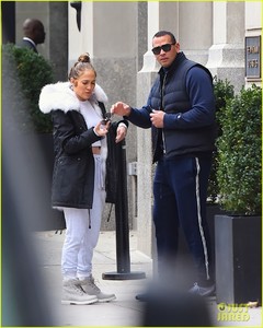 jennifer-lopez-alex-rodriguez-couple-up-in-nyc-01.jpg