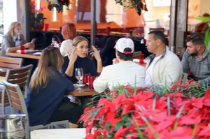 jennifer-lopez-and-alex-rodriguez-dines-at-a-miami-restaurant-12-16-2017-1.jpg