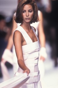 karl-lagerfeld-ss-1992-6.thumb.jpg.a570f44d62f0b494a8f0a163d4b963e1.jpg