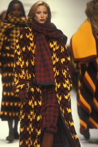 oscar-de-la-renta-fw-1992-5.thumb.jpg.2871b753cdc46db9e65422caacfef9ad.jpg