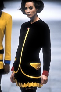 versace-fw-1991-2.thumb.JPEG.131963f10fb98c4d1219a4dada1f091b.JPEG