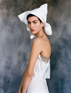 vogue-uk-2013-04-apr-2292.thumb.png.ab94902e2422f01e5cf4288e60c4d605.png