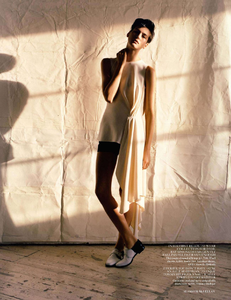 vogue-uk-2013-04-apr-2303.thumb.png.ee5da13b4e2d86a772cae3362a54ee10.png