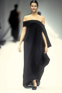 yohji-yamamoto-ss-1993-1.thumb.jpg.496ec709b76e14e8b31fad7196530ba6.jpg